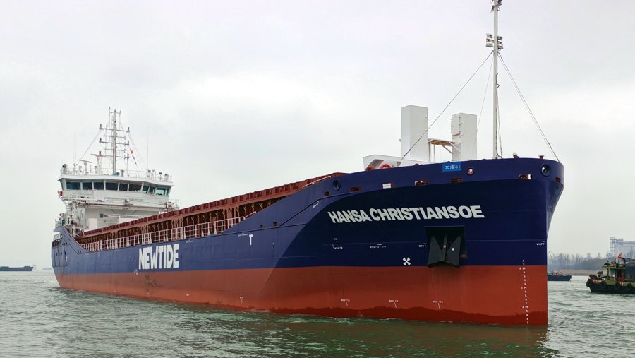 Transit: HANSA CHRISTIANSOE   entering English South Coast at The Dover Strait