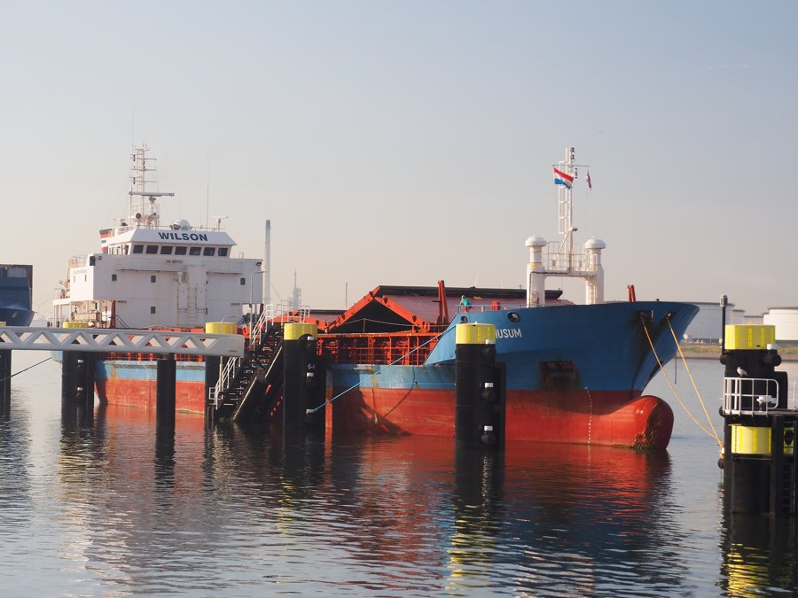Transit: WILSON HUSUM entering English South Coast at The Dover Strait
