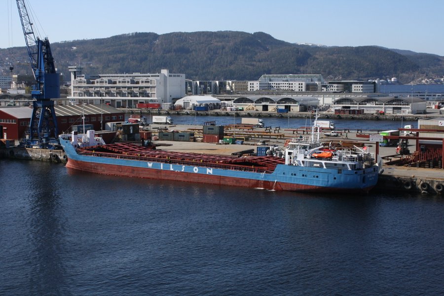 Transit: WILSON ELBE          entering English South Coast at The Dover Strait