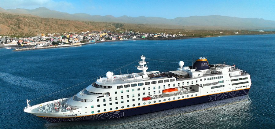Transit: M/V HAMBURG entering English South Coast at The Dover Strait