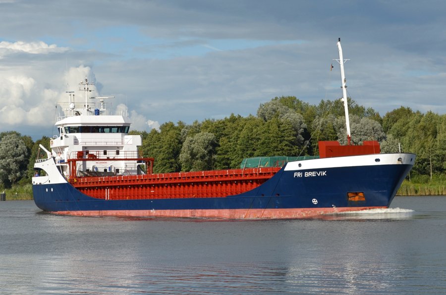Transit: FRI BREVIK entering English South Coast at The Dover Strait