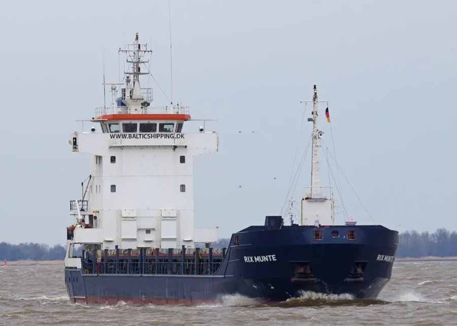 RIX MUNTE            transiting The Minch on the Scottish West Coast  