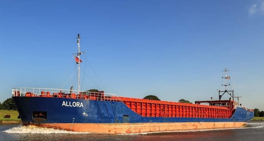  port - ALLORA               transiting Bay of Seine