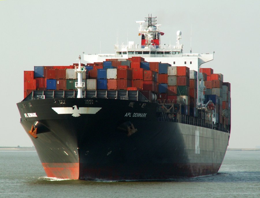 Thames Arrival: MSC DENMARK VI