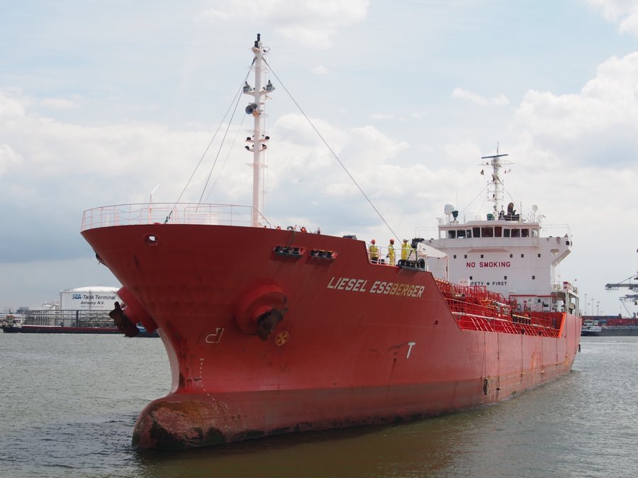 Transit: LIESEL ESSBERGER entering English South Coast at The Dover Strait