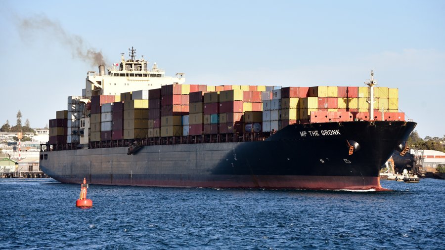 Transit: MSC MANZANILLO V     entering English South Coast at The Dover Strait