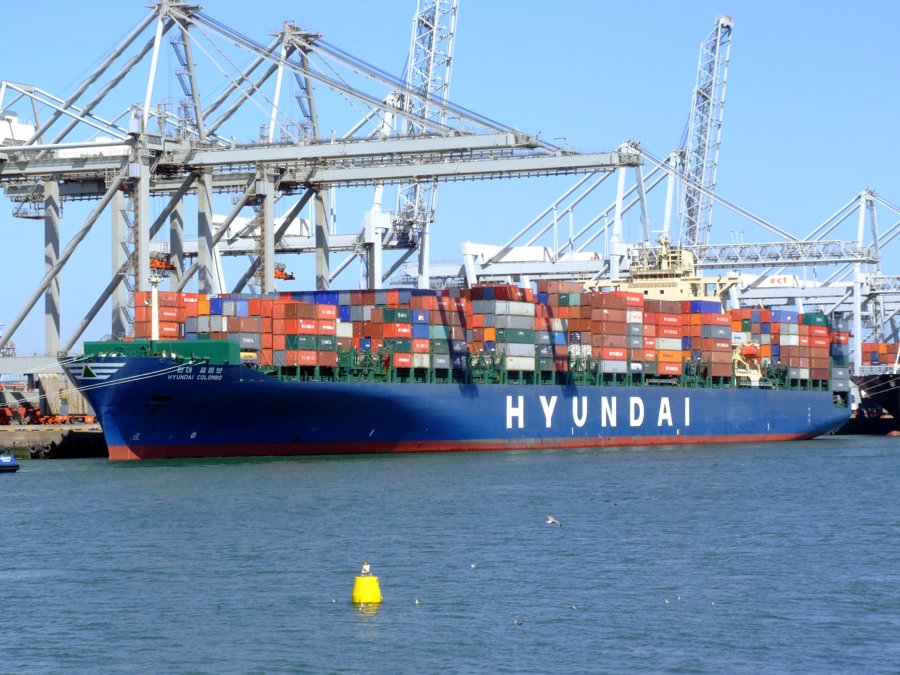Photograph of the Container Ship (Post Panamax): HMM COLOMBO          (IMO: 9323508). Documented in UK and Regional Shipping Movements.