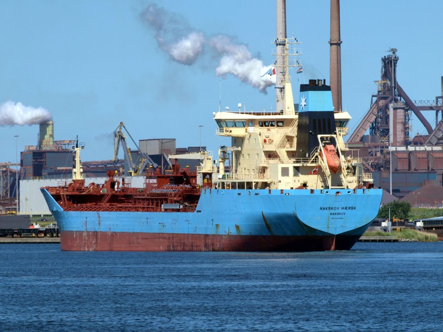 Transit: STEN PONTOS entering English South Coast at The Dover Strait
