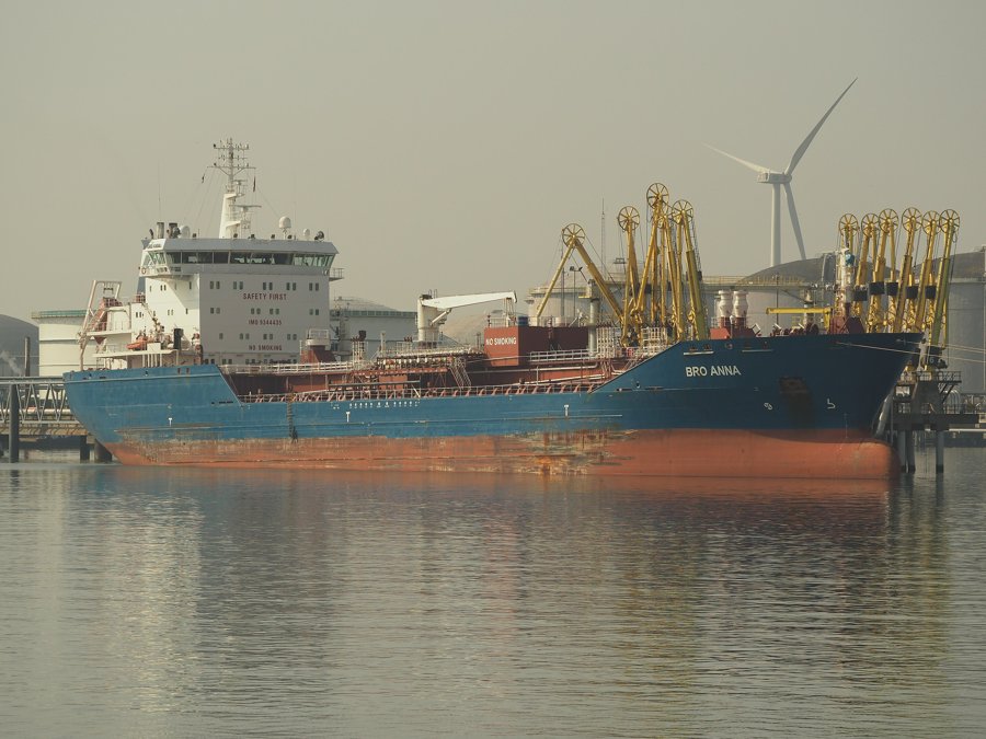 Transit: BRO ANNA             entering English South Coast at The Dover Strait