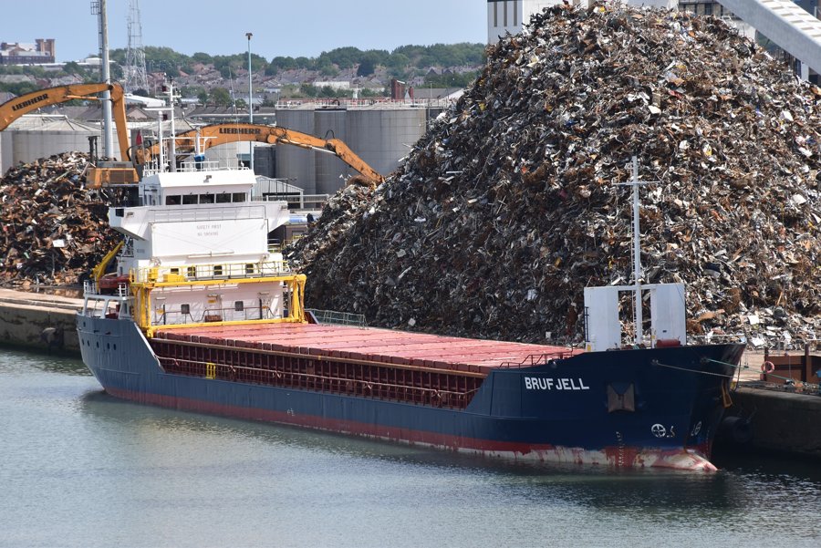 Transit: BRUFJELL entering English South Coast at The Dover Strait