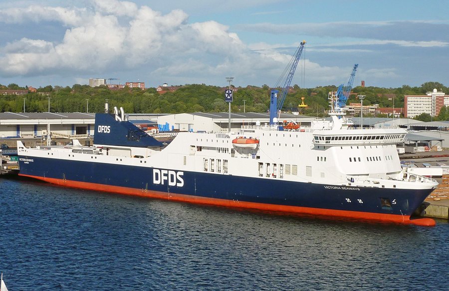 Transit: VICTORIA SEAWAYS entering English South Coast at The Dover Strait