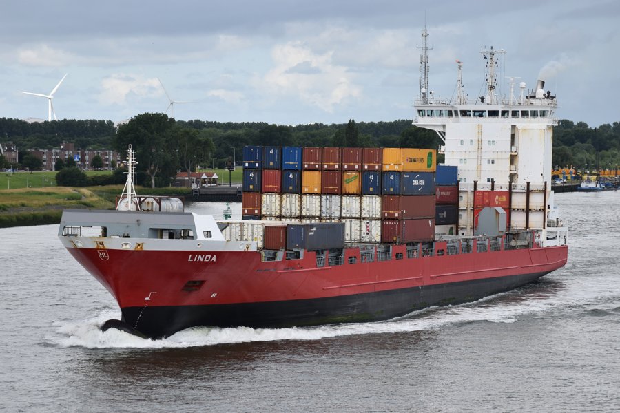 Thames Arrival: LINDA