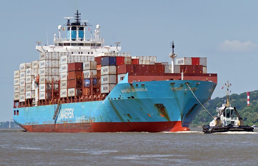  Celtic Sea - MAERSK BENGUELA      transiting Celtic Sea