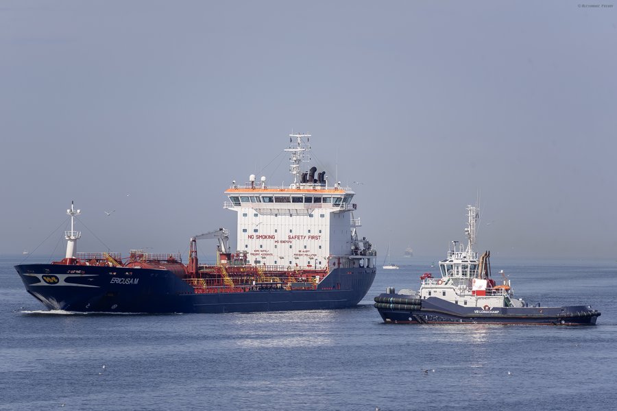 Transit: ERICUSA M            entering English South Coast at The Dover Strait