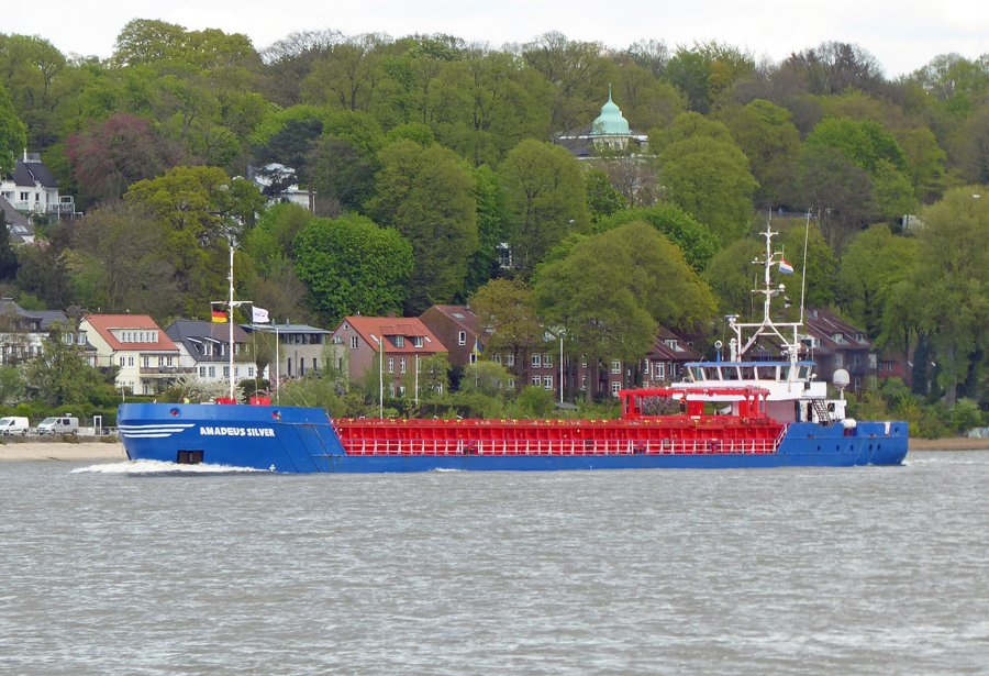 Transit: AMADEUS SILVER entering English South Coast at The Dover Strait