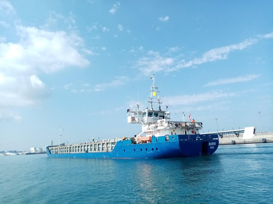  Irish Sea - RURIK transiting Irish Sea off Wales