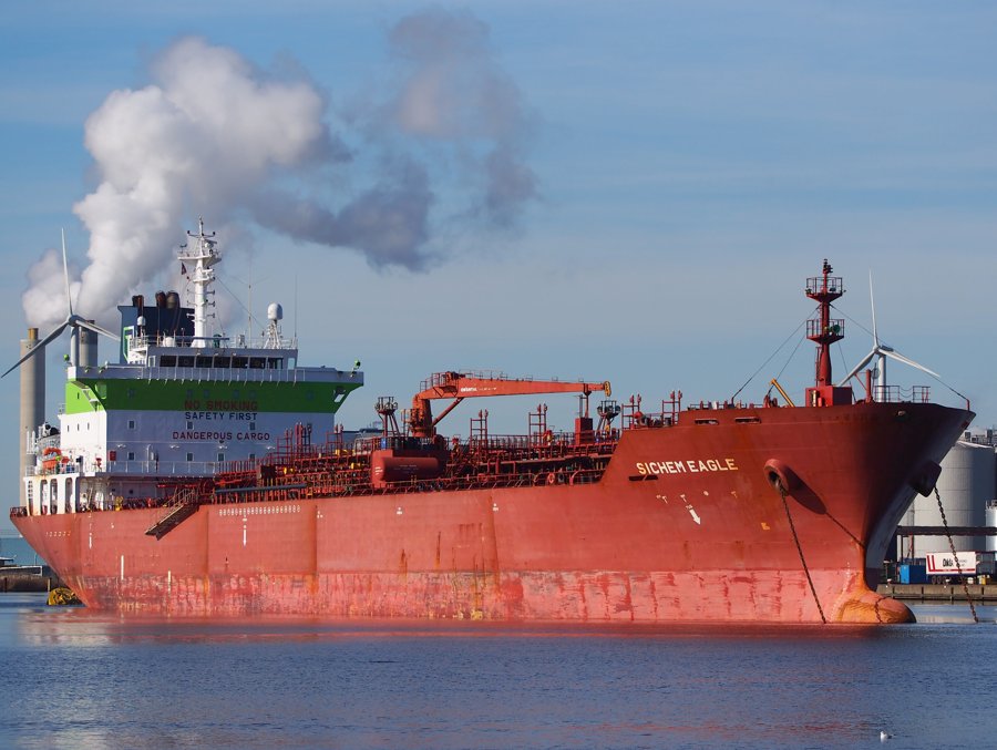 Transit: SONGA EAGLE entering English South Coast at The Dover Strait