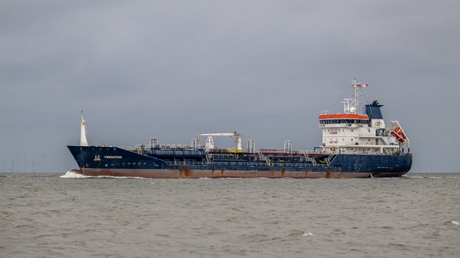 Transit: VERSUTIUS entering English South Coast at The Dover Strait