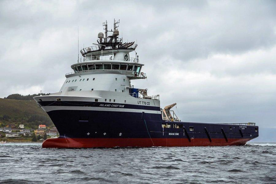  Scottish East Coast - ISLAND CHIEFTAIN transiting Dornoch Firth Coast