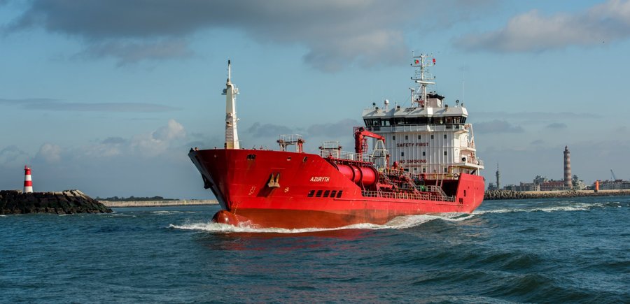 Transit: AZURYTH entering English South Coast at The Dover Strait