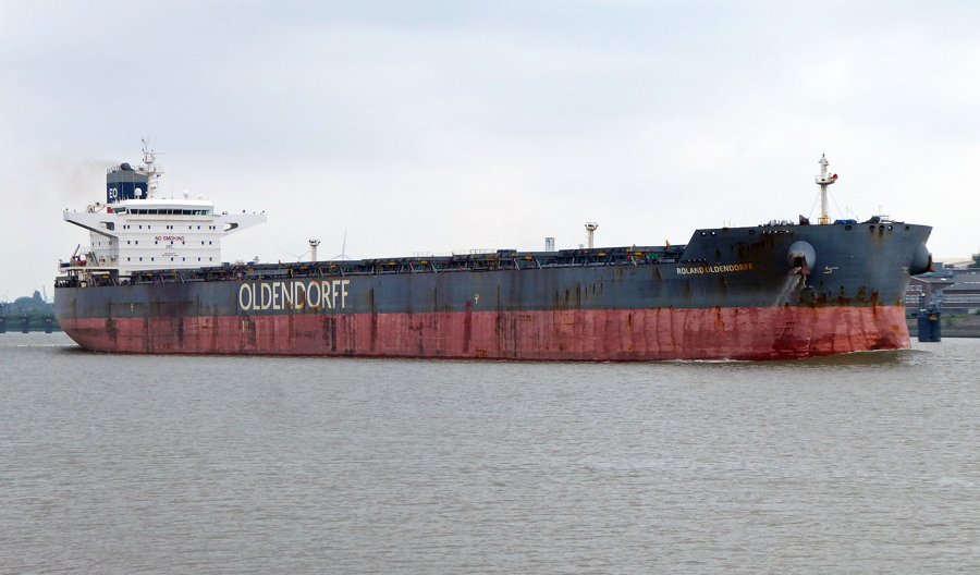 Transit: ROLAND OLDENDORFF entering English South Coast at The Dover Strait