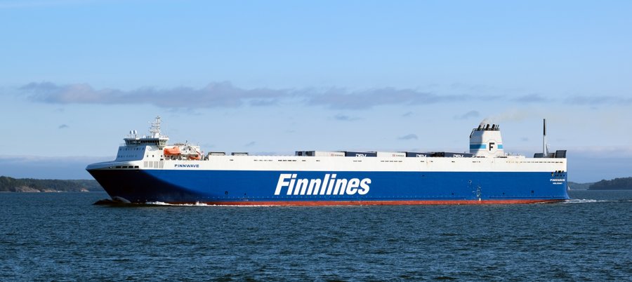Transit: FINNWAVE entering English South Coast at The Dover Strait
