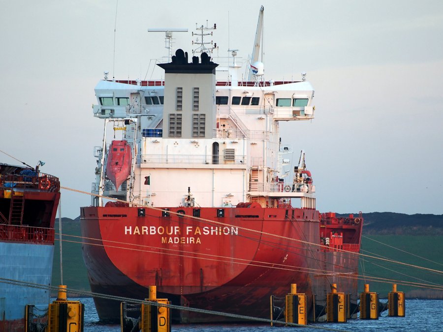  Irish Sea - HARBOUR FASHION transiting Irish Sea off Dublin