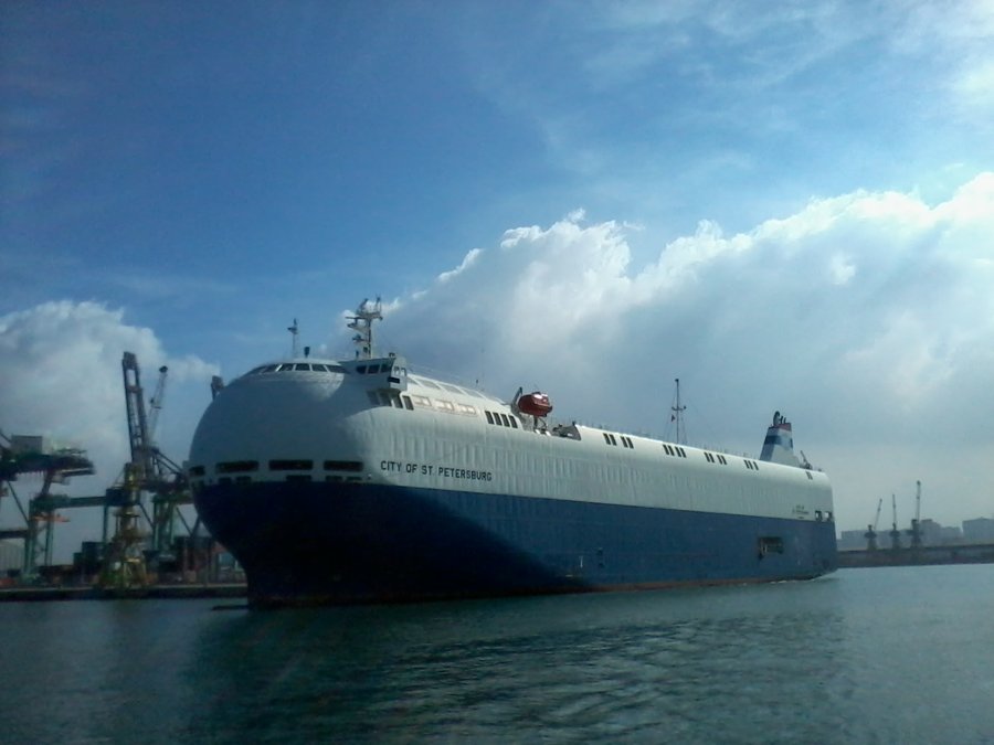 Transit: CITY OF STPETERSBURG entering English South Coast at The Dover Strait