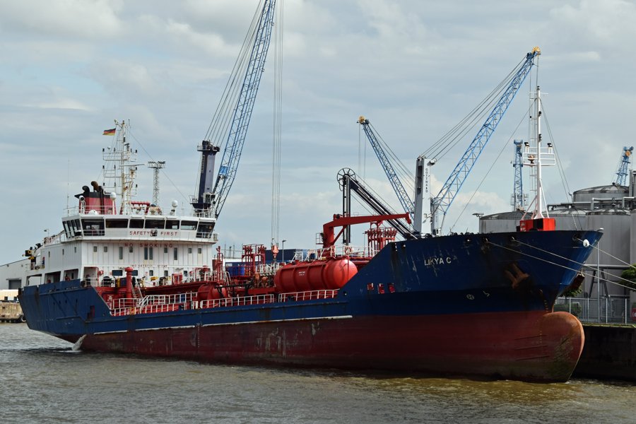 Transit: LIKYA THERESA        entering English South Coast at The Dover Strait