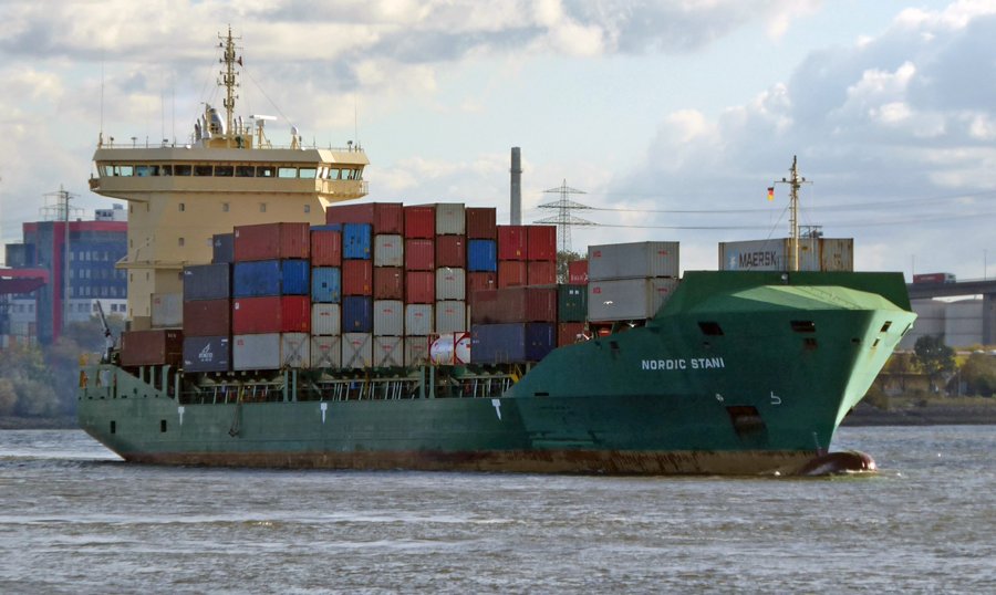 Transit: X-PRESS AGILITY entering English South Coast at The Dover Strait