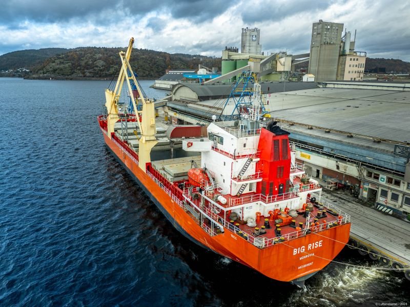 Transit: BIG RISE             entering English South Coast at The Dover Strait