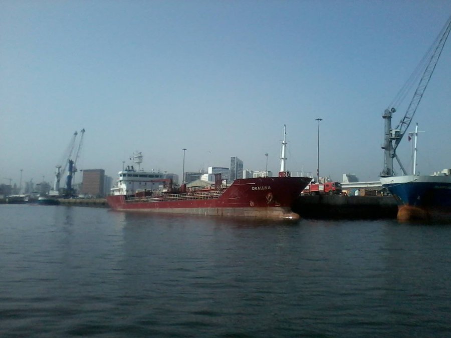 Thames Departure: ORALUNA             