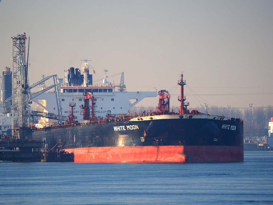 Transit: WHITE MOON           entering English South Coast at The Dover Strait