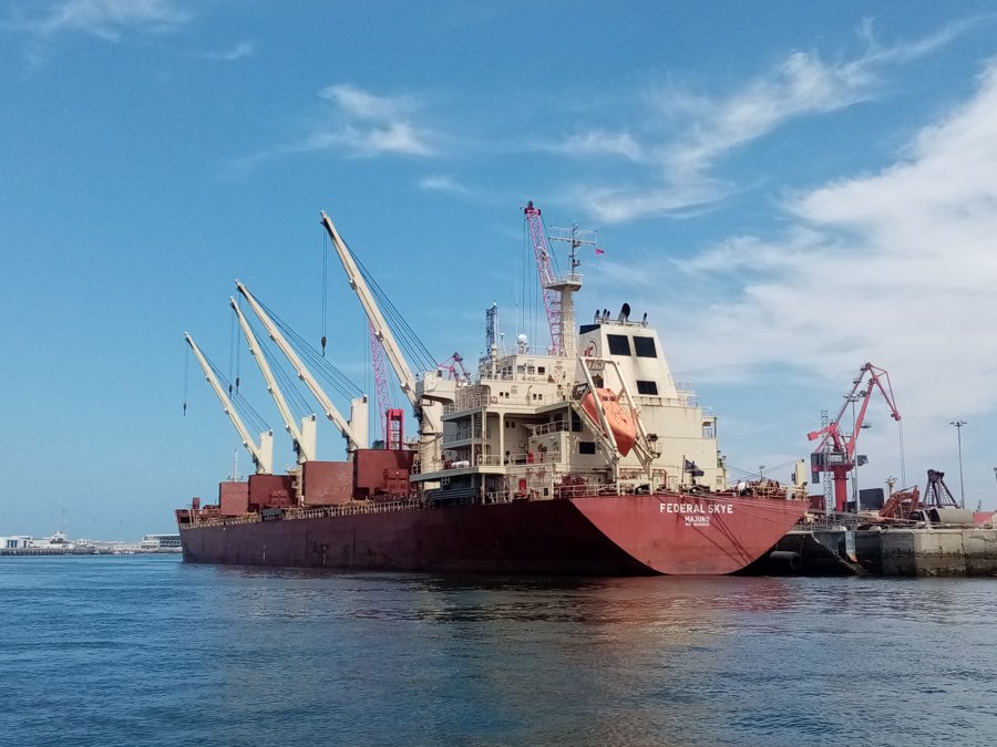 Thames Departure: FEDERAL SKYE        