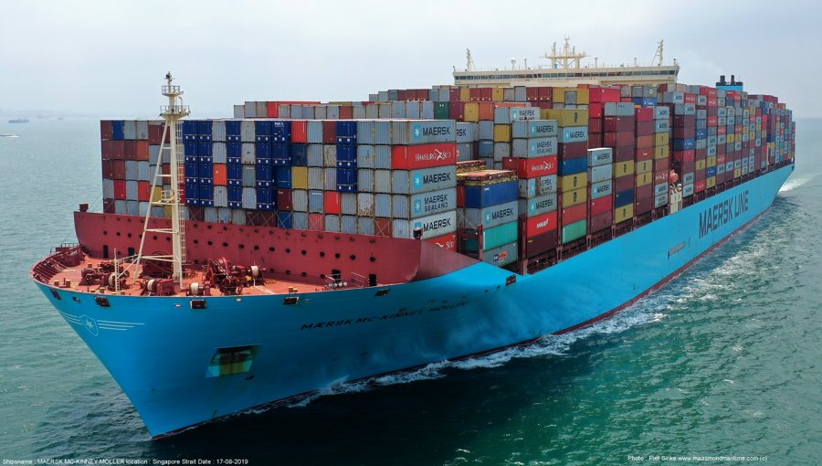 Transit: MAERSK MC-KINNEY MOLLER entering English South Coast at The Dover Strait