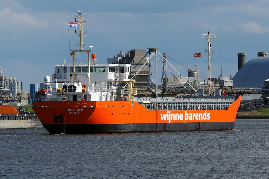 Transit: LADY AMI             entering English South Coast at The Dover Strait