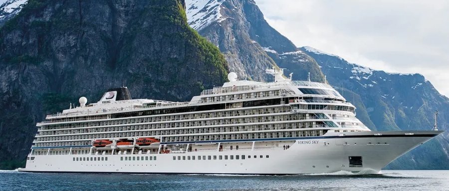  Irish Sea - VIKING SKY transiting Irish Sea West of Man