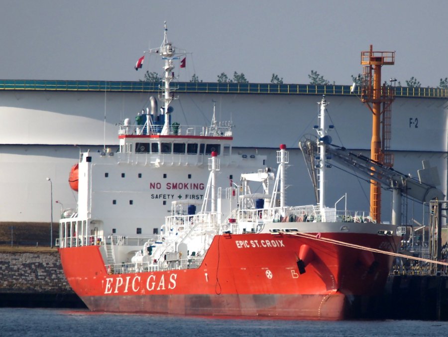 Transit: GAS PEACE            entering English South Coast at The Dover Strait