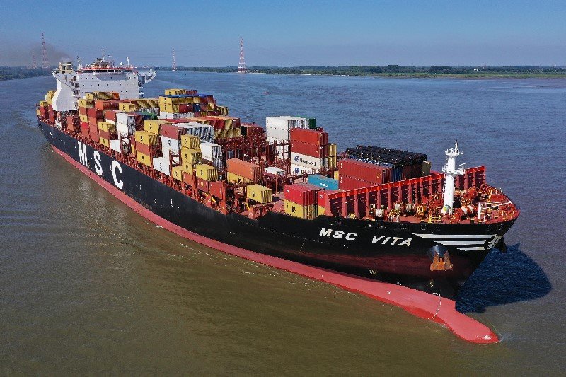 Thames Departure: MSC VITA            