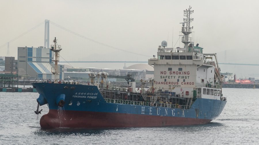  Irish Sea - YOKOHAMA PIONIER     transiting Irish Sea off Wales