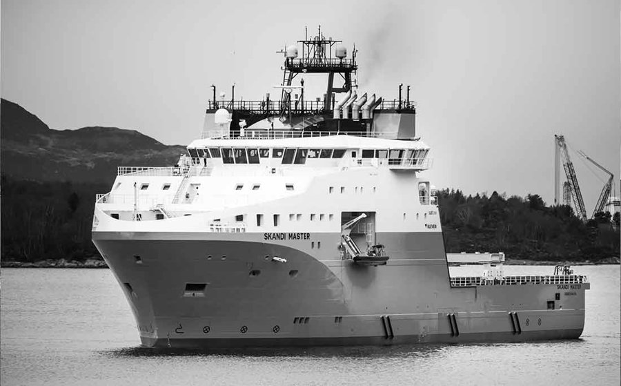  Scottish East Coast - SKANDI MASTER        transiting Dornoch Firth Coast