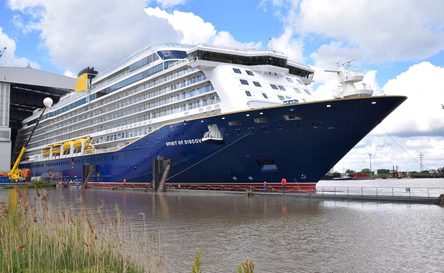 Transit: SPIRIT OF DISCOVERY entering English South Coast at The Dover Strait