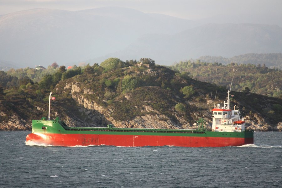 Transit: SNOW CRYSTAL entering English South Coast at The Dover Strait
