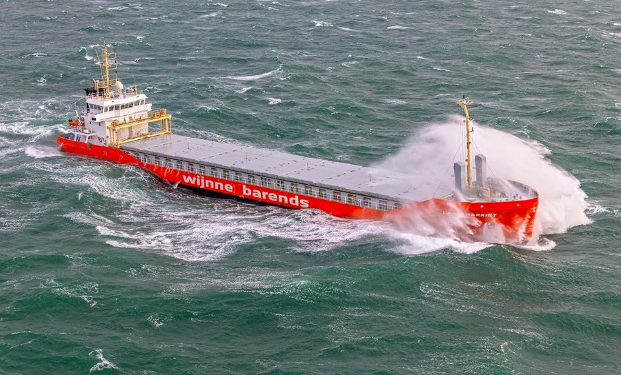  Scottish West Coast - LADY HARRIET         transiting Sea of the Hebrides