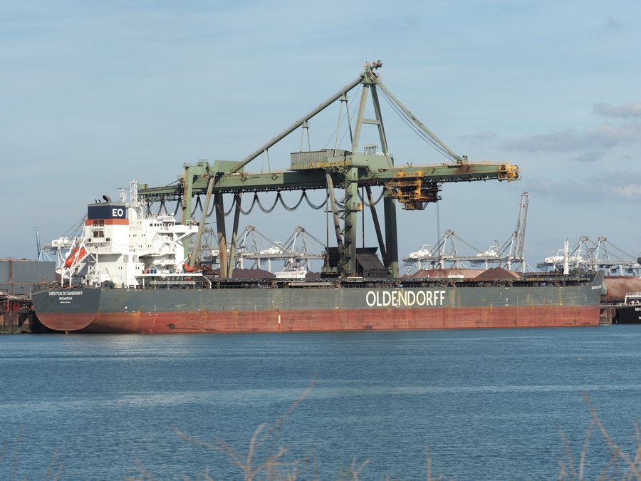 Transit: KIRSTEN OLDENDORFF   entering English South Coast at The Dover Strait