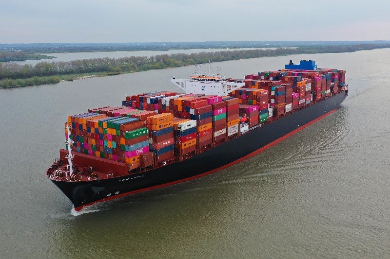 Felixstowe Arrival: ZEUS LUMOS          