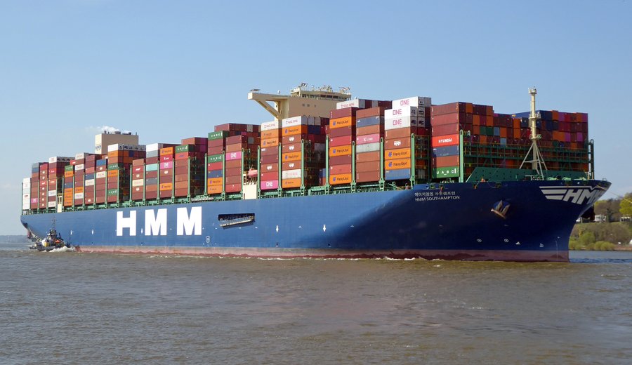 Photograph of the Container Ship (23,964 TEU): HMM SOUTHAMPTON      (IMO: 9868340). Documented in UK and Regional Shipping Movements.