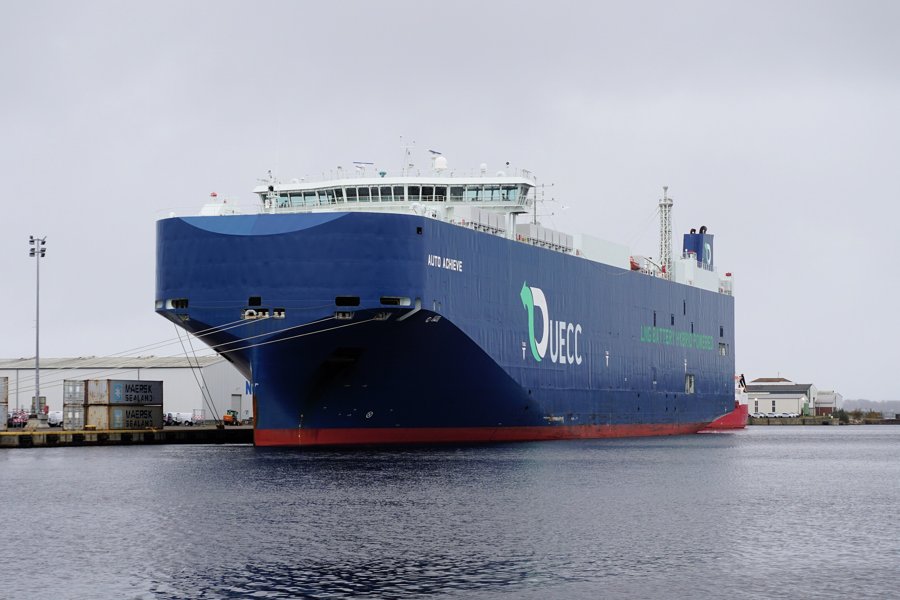 Transit: AUTO ACHIEVE         entering English South Coast at The Dover Strait