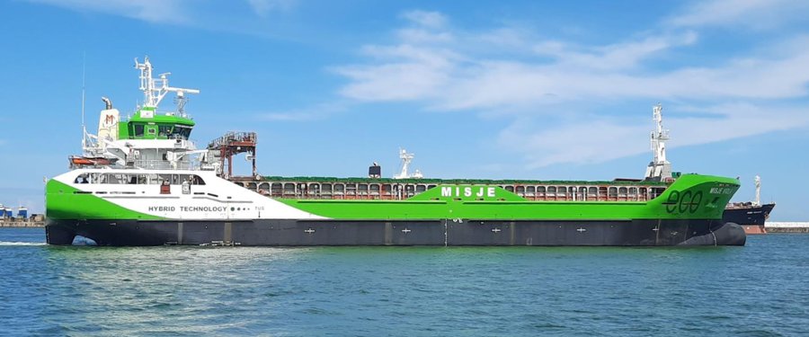  Irish Sea - MISJE VIOLA transiting Irish Sea off Dublin
