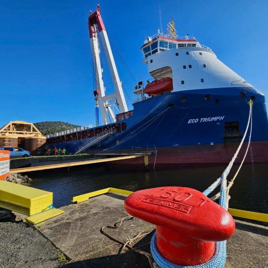  Irish Sea - ECO TRIUMPH          transiting Irish Sea West of Man